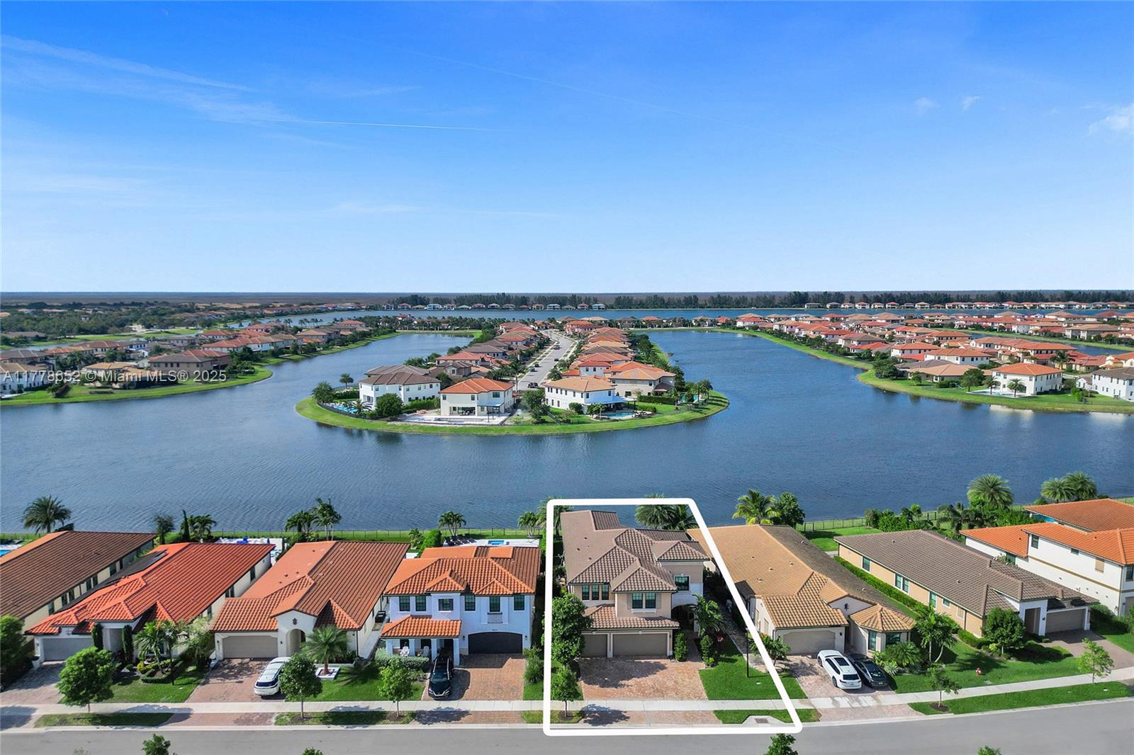 8665 E Baypoint Cir