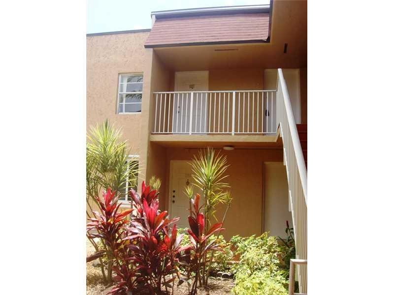 GREAT SPLIT BEDROOM UNIT IN THE HEART OF KENDALL! FULLY TILED CORNER UNIT. UPDATED BATHROOMS. FRESHLY PAINTED. SPACIOUS KITCHEN. ONE ASSIGNED PARKING SPACE, MANY GUEST SPACES. EASY TO SHOW!