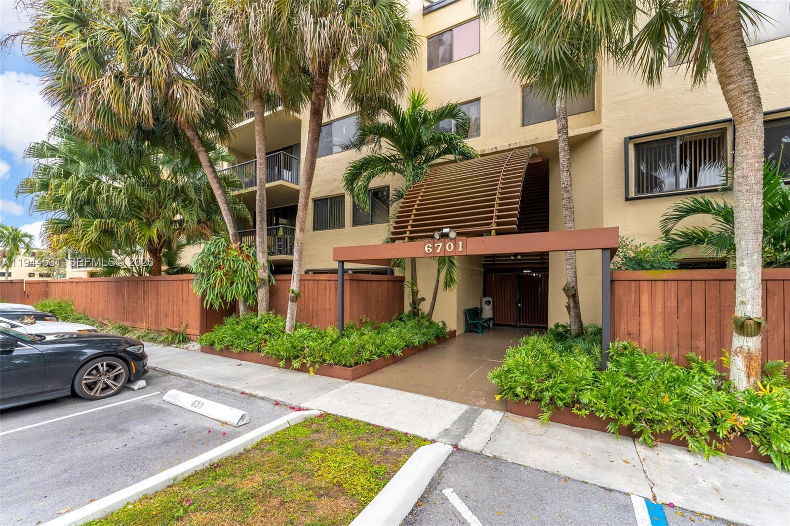 SEC 45 ATRIUMS AT SNAPPER - Residential