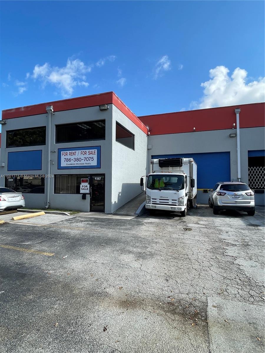 Available for Sale!!!! 3,960 SF of in-demand cooler/freezer Industrial warehouse space in Central Doral-Miami Industrial Submarket. This space has 1 dock high door, a ramp also offers 18 ft clear ceiling height, a private entrance and private restrooms. Also is for sale.
