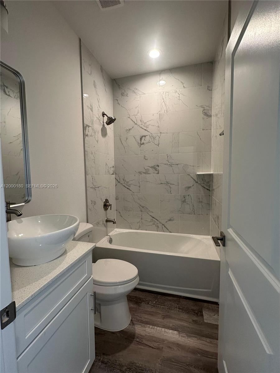 10047 Amicola Street 0