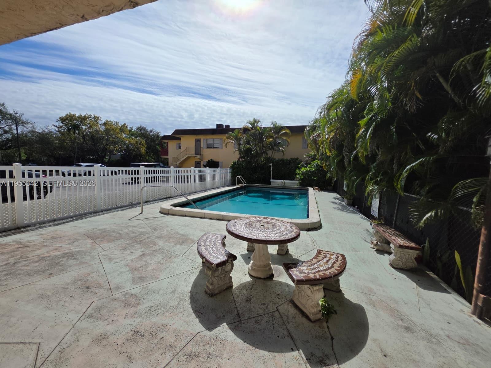 DIXIANA CONDO - Residential