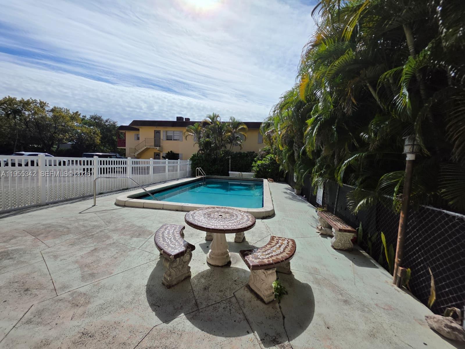 DIXIANA CONDO - Residential