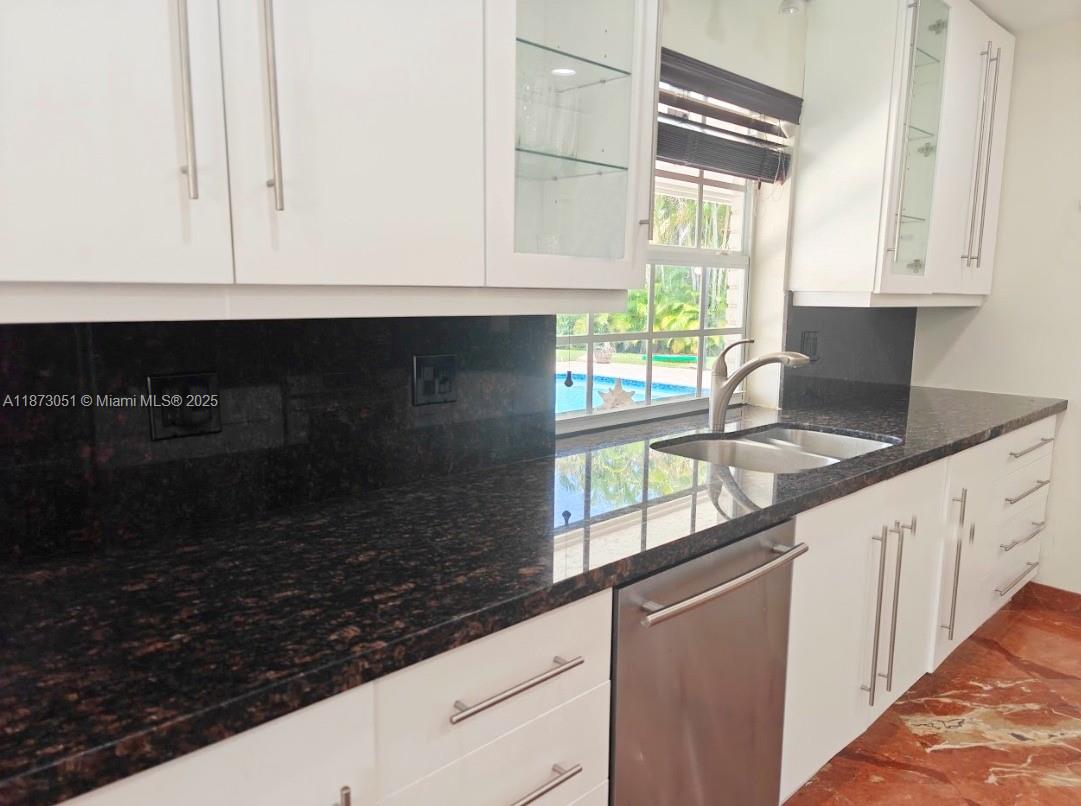 HOLLYWOOD HILLS - Residential Lease