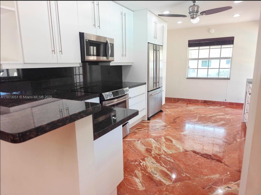 HOLLYWOOD HILLS - Residential Lease