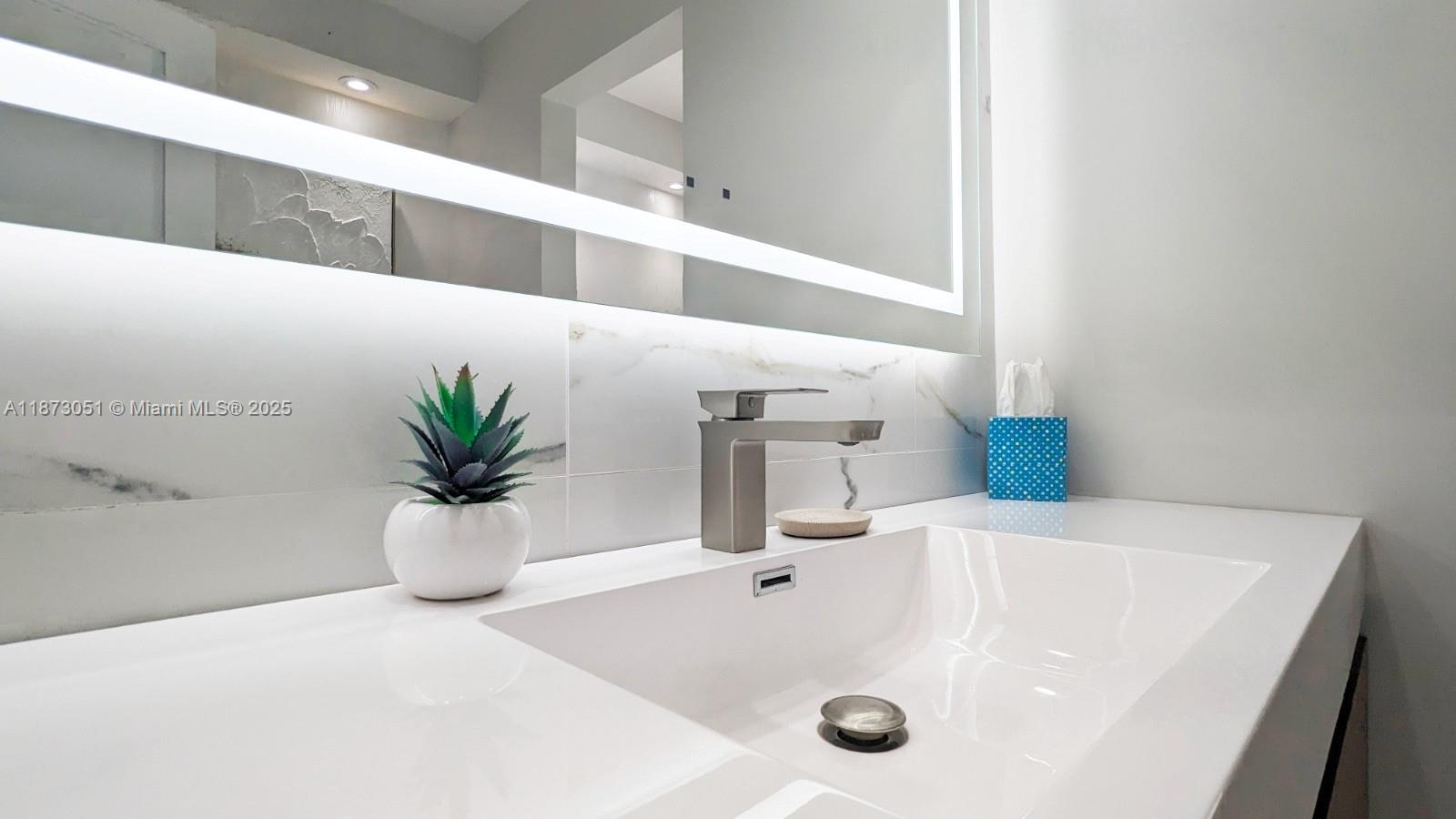 HOLLYWOOD HILLS - Residential Lease