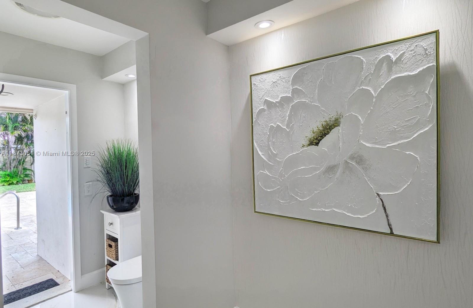 HOLLYWOOD HILLS - Residential Lease