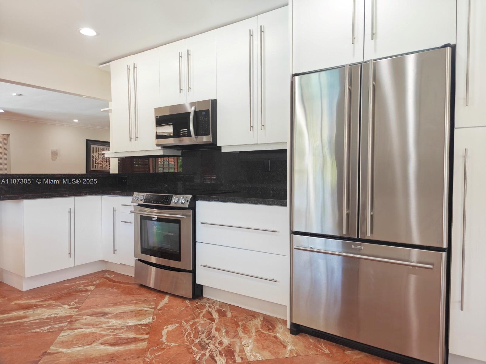 HOLLYWOOD HILLS - Residential Lease