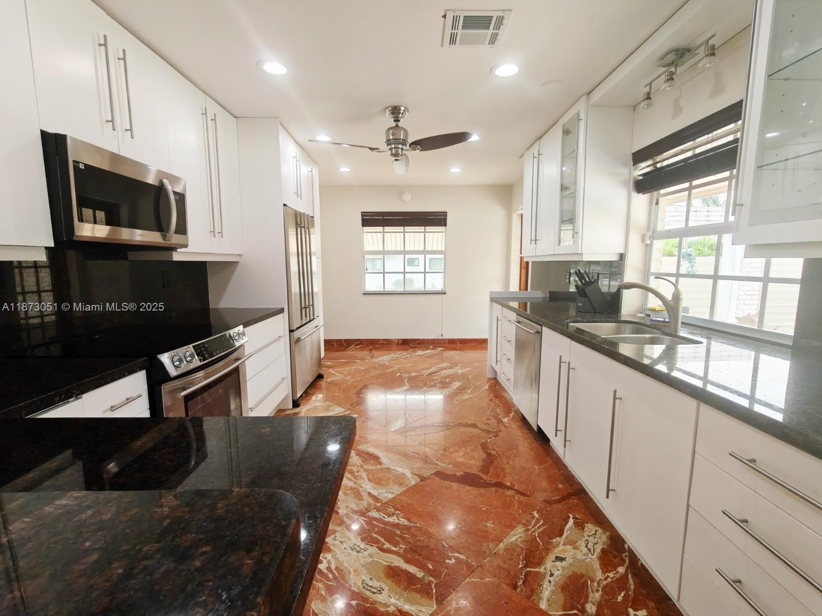 HOLLYWOOD HILLS - Residential Lease