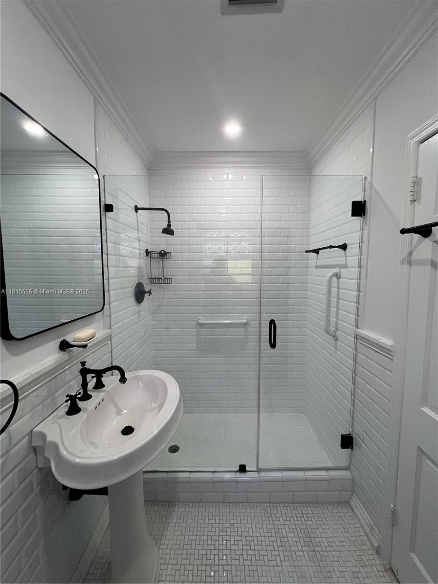 CORAL GABLES RIVIERA SEC - Residential Lease