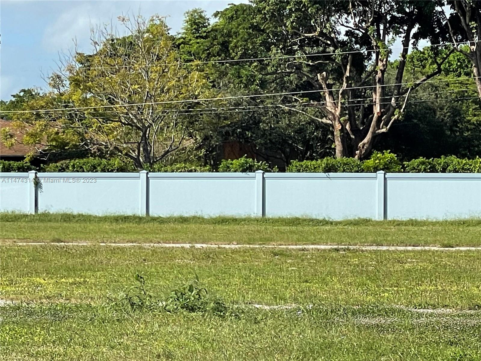 HORSE COUNTRY - Land