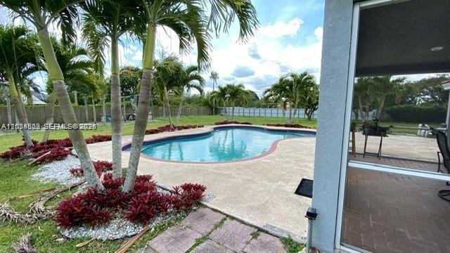 SOUTH WEST RANCHES - Residential