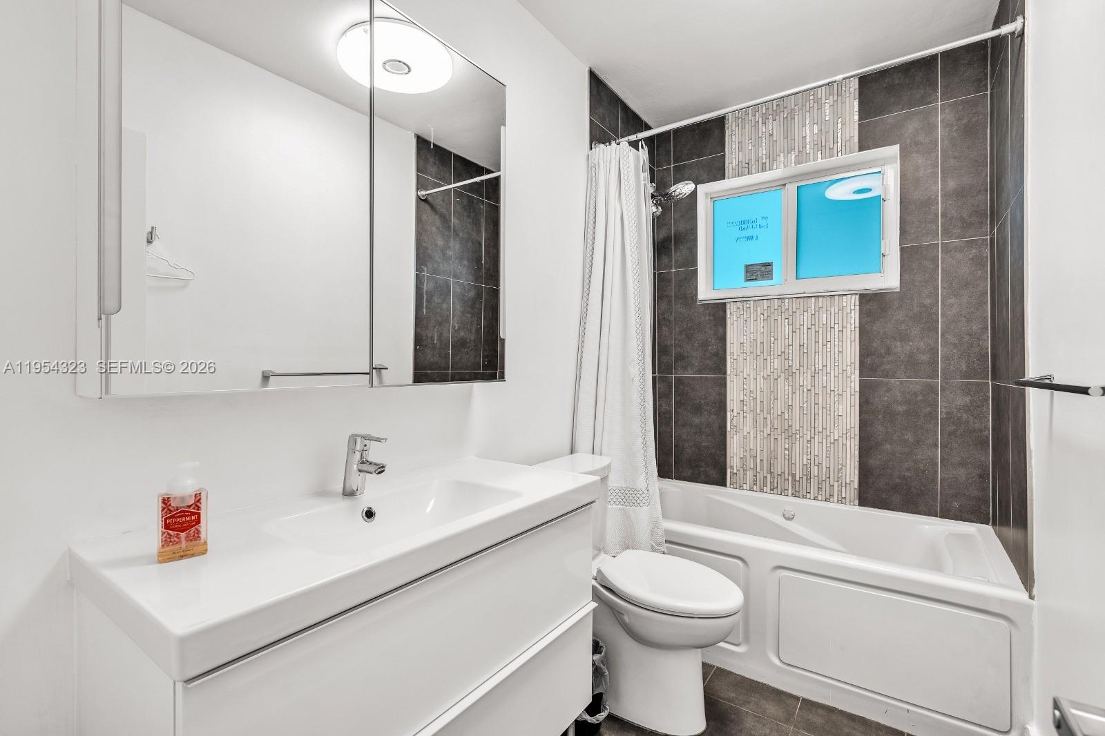 EAST BASS LAKE ESTATES - Residential