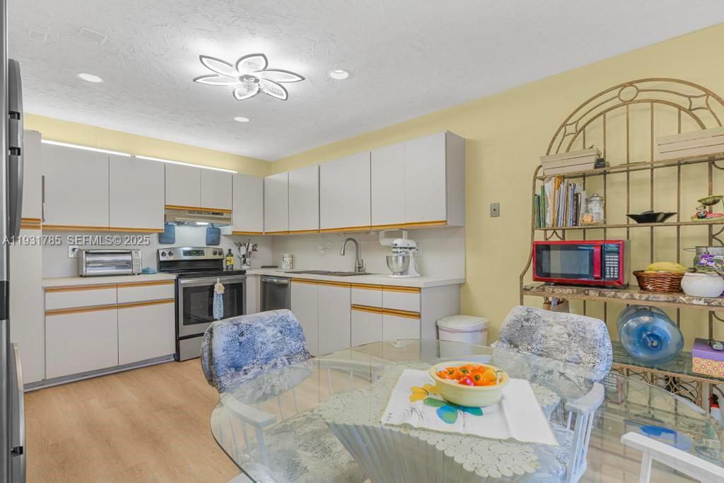 PINES OF DELRAY NORTH CON - Residential