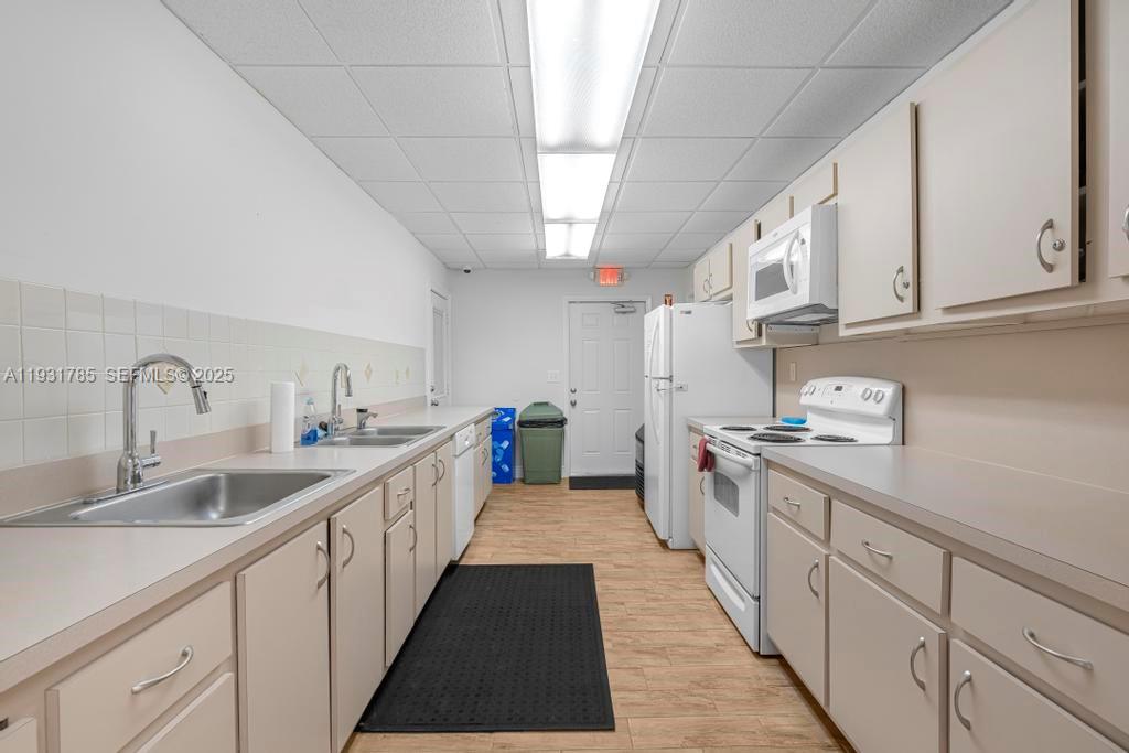 PINES OF DELRAY NORTH CON - Residential