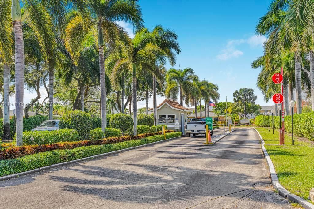 Photo of 1541 NW 18th Ave #101, Delray Beach, FL 33445 (MLS # A11931785)