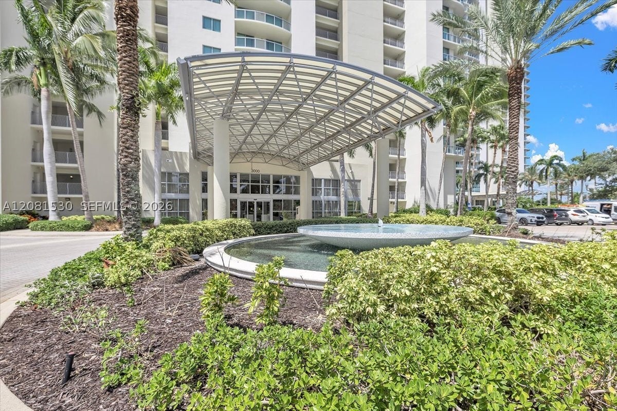 3000 Oasis Grand Blvd 2802