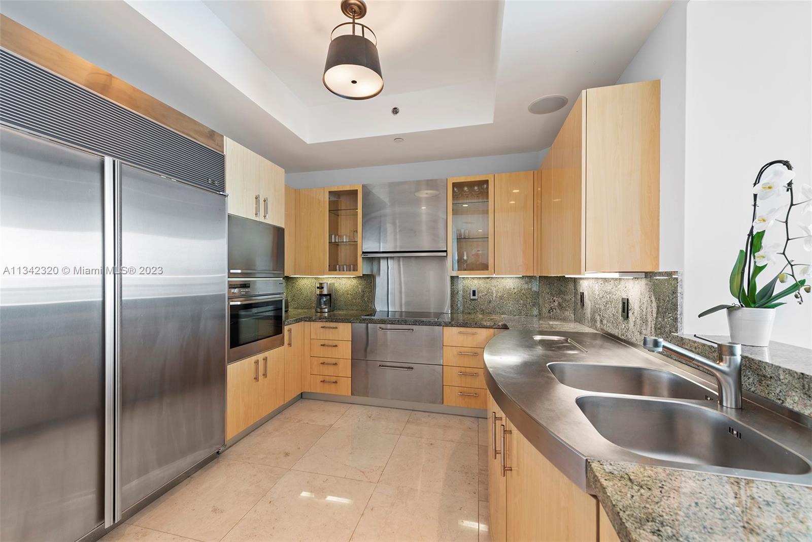 CONTINUUM ON SOUTH BEACH - Residential