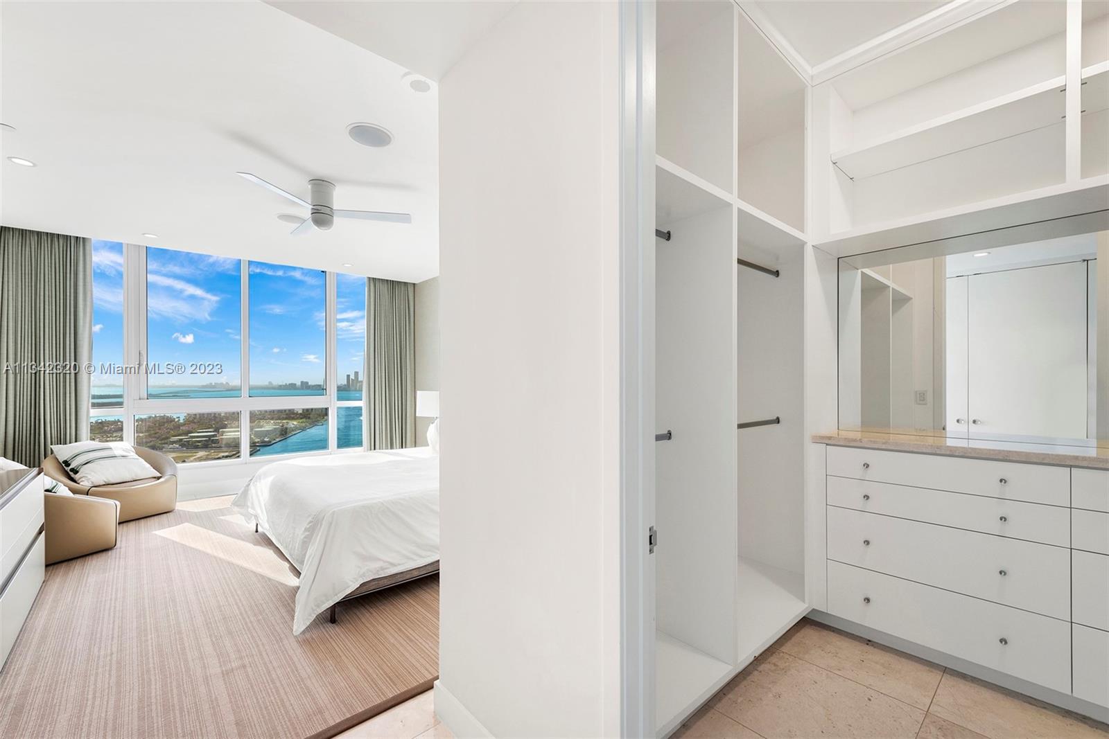 CONTINUUM ON SOUTH BEACH - Residential