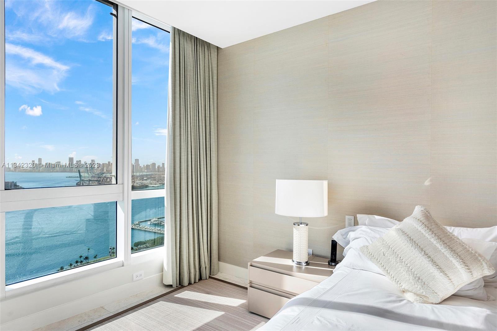 CONTINUUM ON SOUTH BEACH - Residential