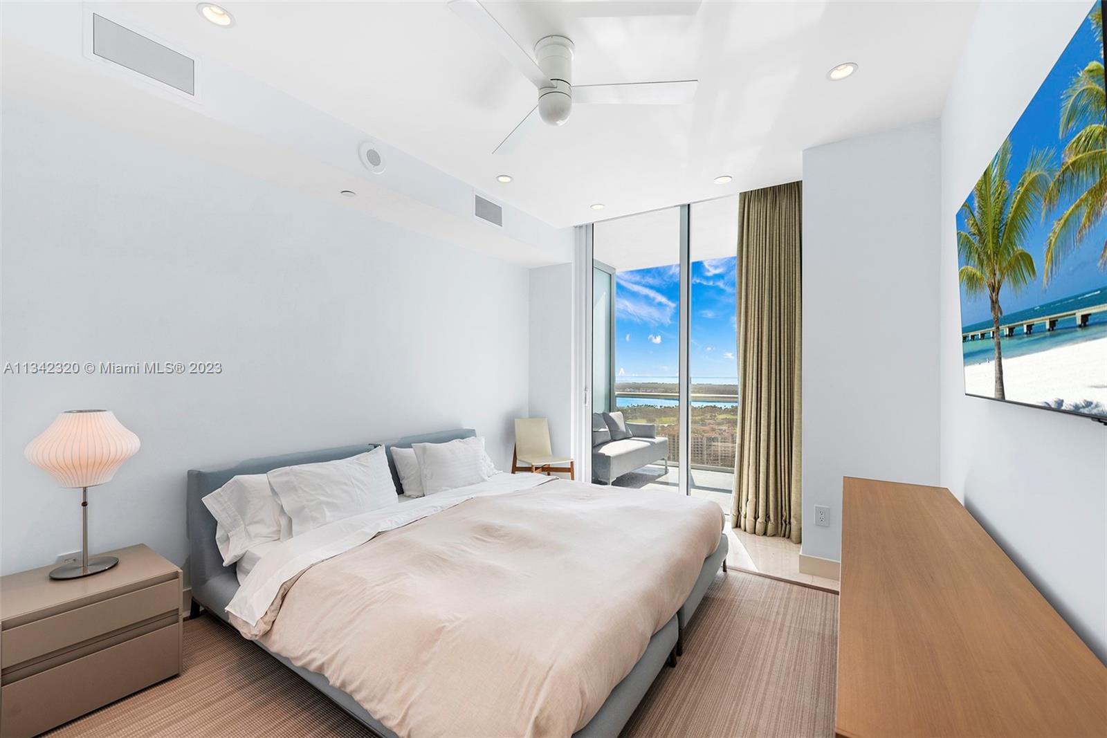 CONTINUUM ON SOUTH BEACH - Residential