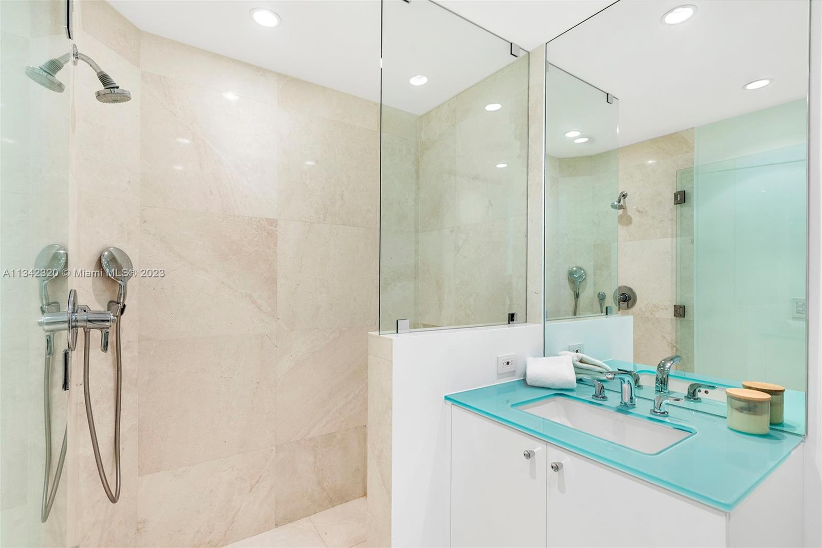 CONTINUUM ON SOUTH BEACH - Residential