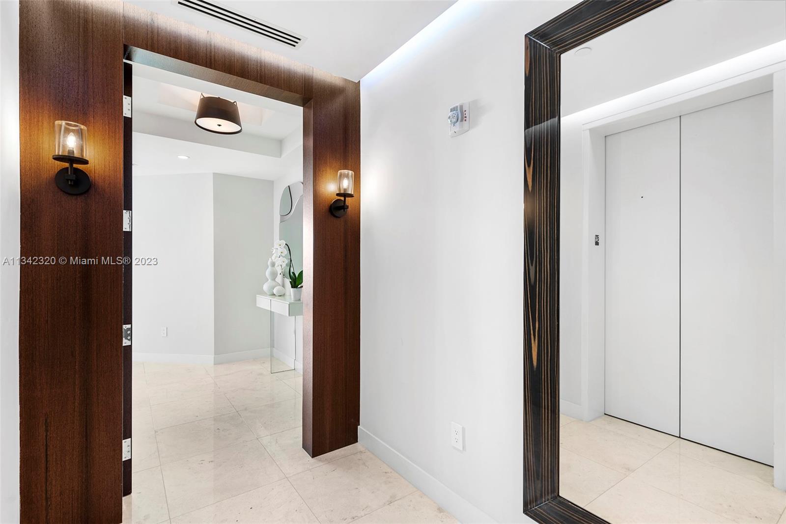 CONTINUUM ON SOUTH BEACH - Residential