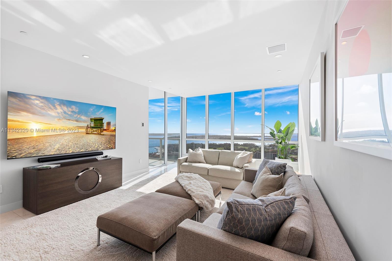 CONTINUUM ON SOUTH BEACH - Residential