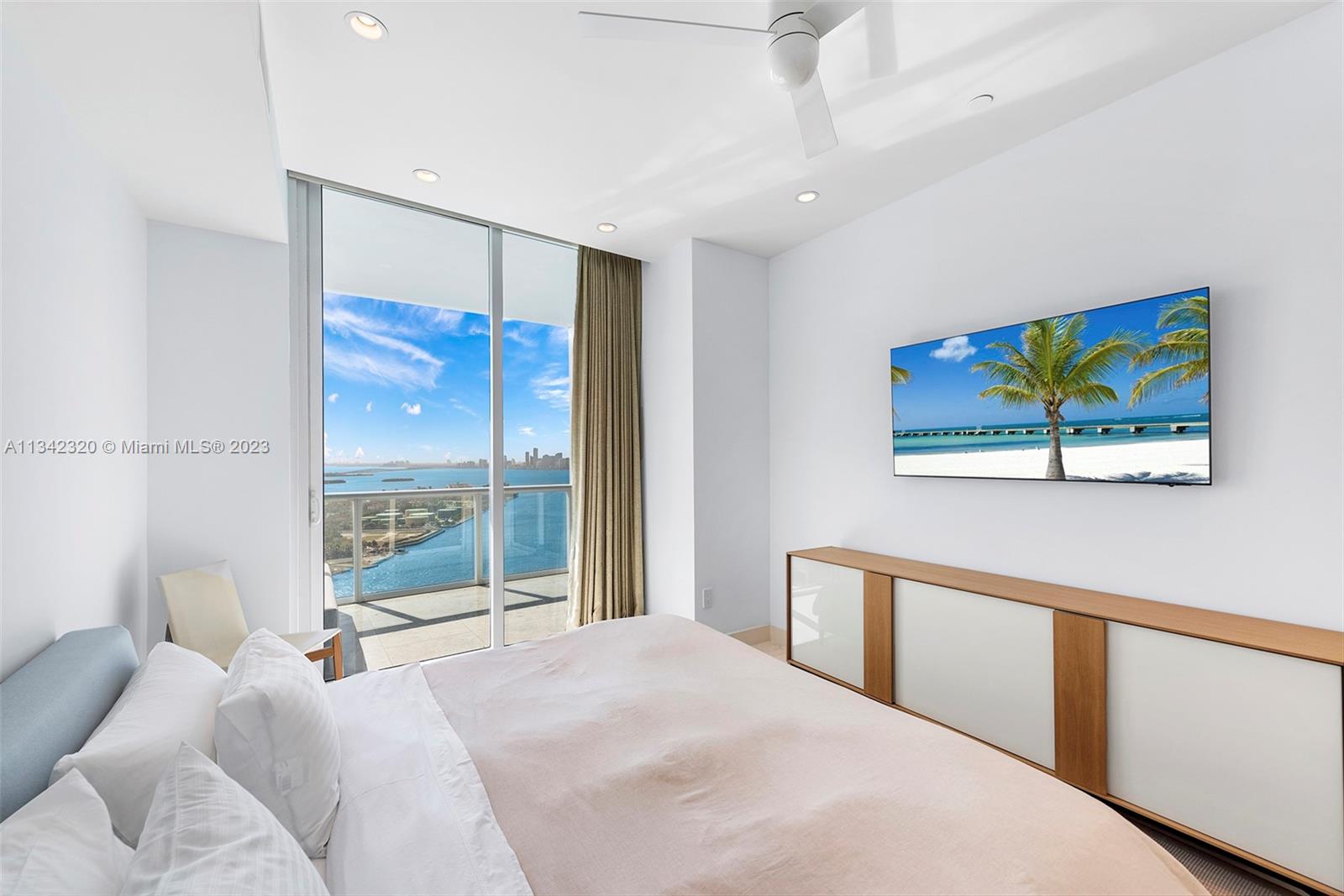 CONTINUUM ON SOUTH BEACH - Residential