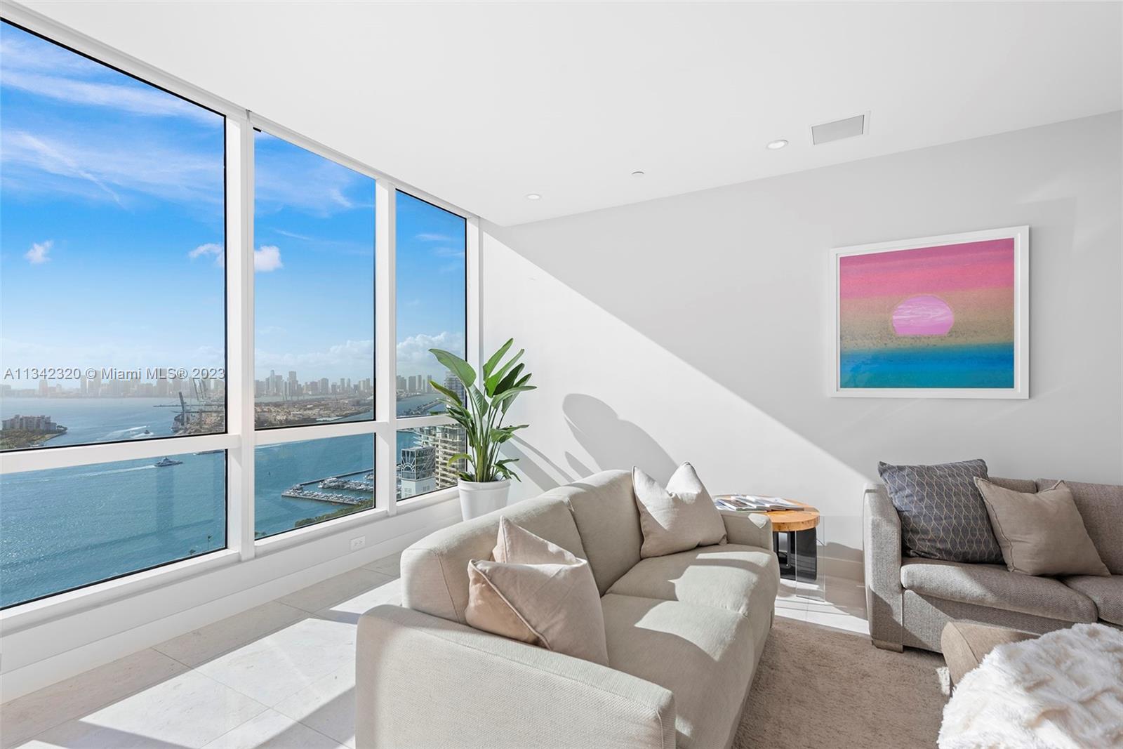 CONTINUUM ON SOUTH BEACH - Residential