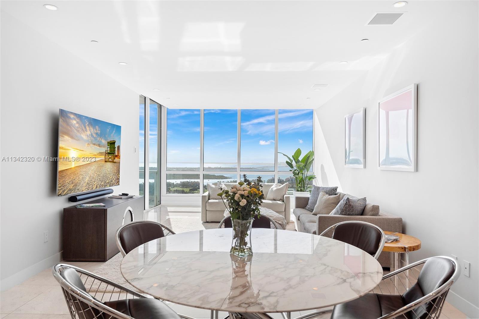 CONTINUUM ON SOUTH BEACH - Residential