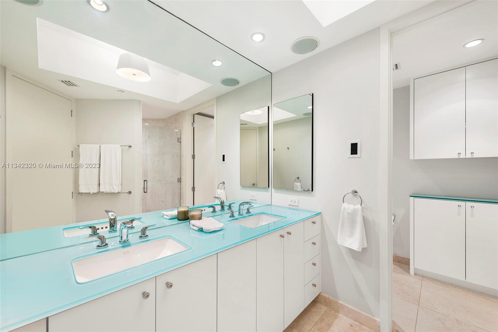 CONTINUUM ON SOUTH BEACH - Residential