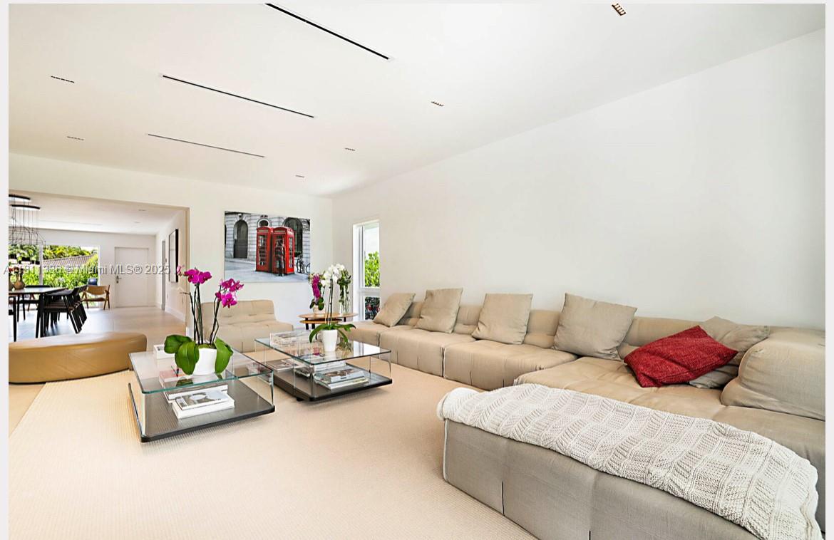 ALTOS DEL MAR NO 4 - Residential