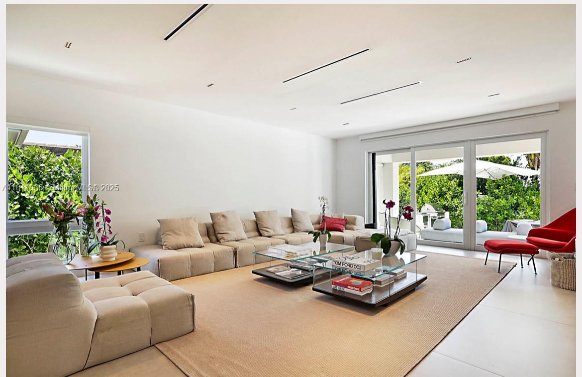 ALTOS DEL MAR NO 4 - Residential