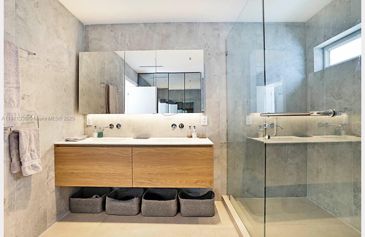 ALTOS DEL MAR NO 4 - Residential