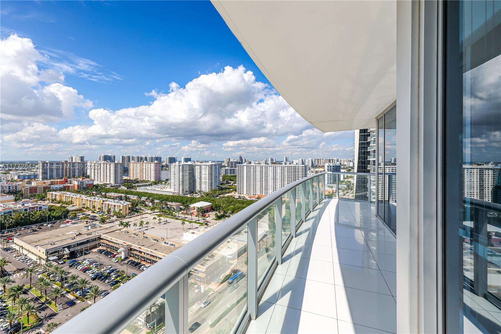 JADE BEACH SUNNY ISLES - Residential