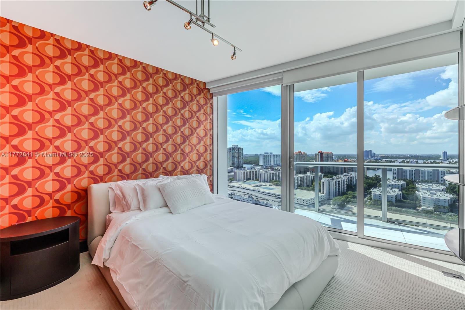 JADE BEACH SUNNY ISLES - Residential