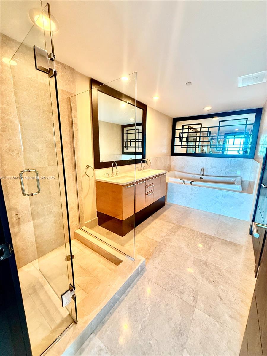JADE BEACH SUNNY ISLES - Residential