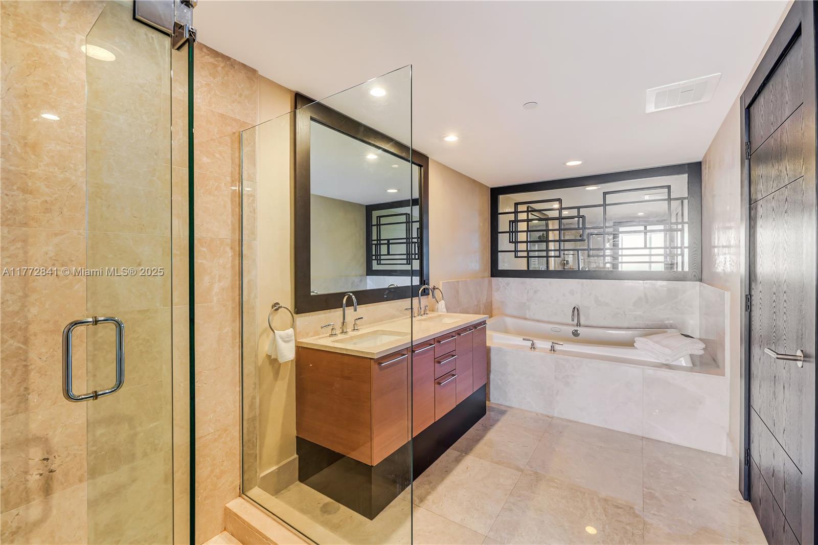 JADE BEACH SUNNY ISLES - Residential