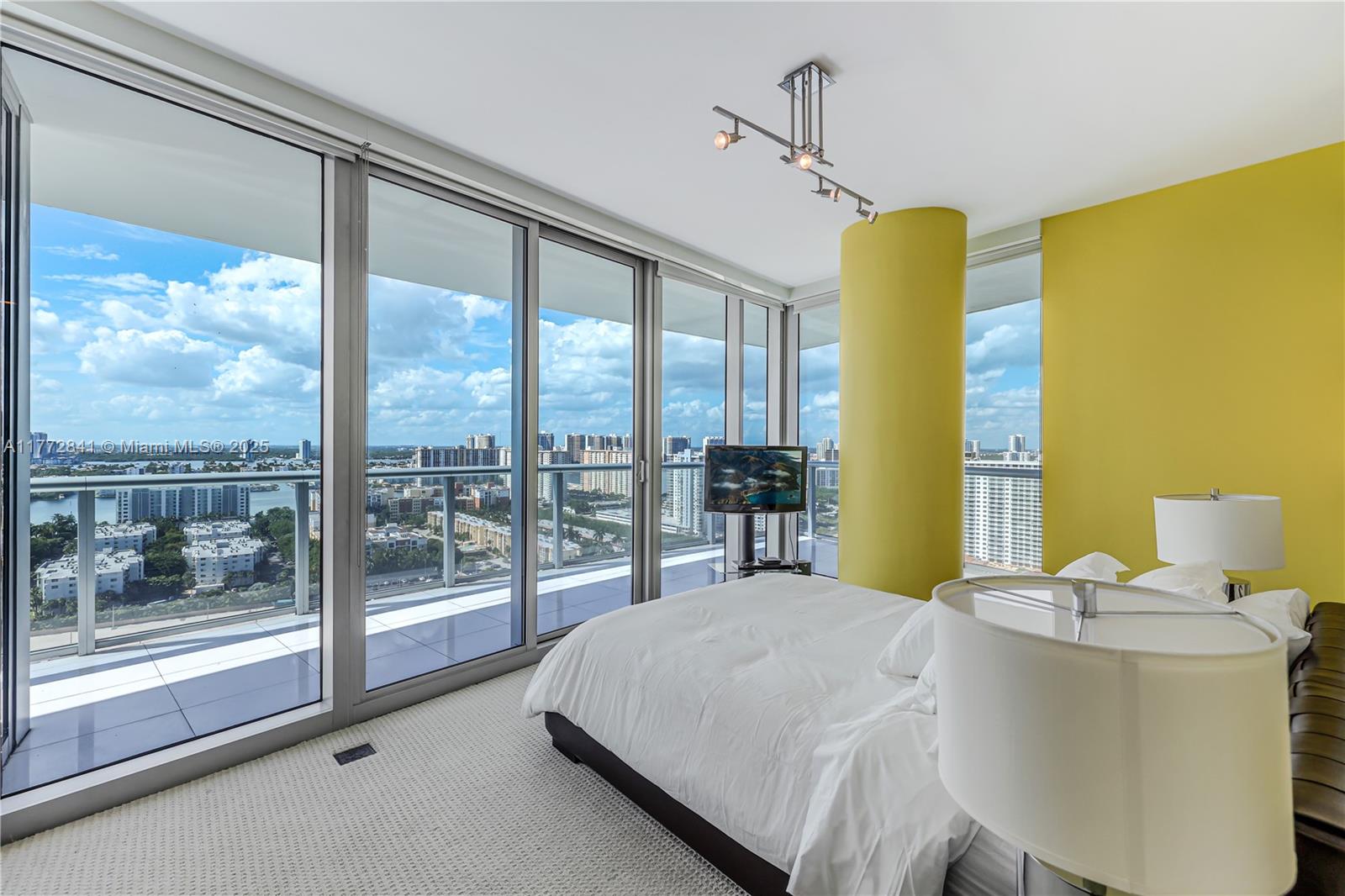 JADE BEACH SUNNY ISLES - Residential