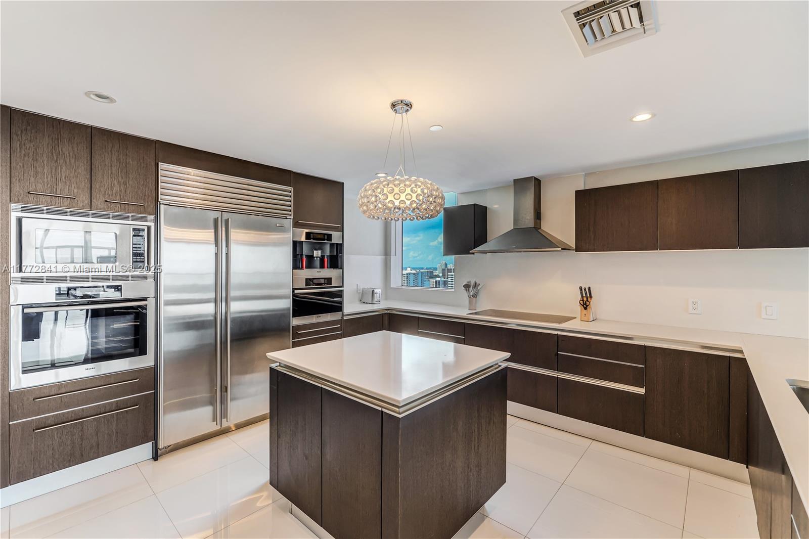 JADE BEACH SUNNY ISLES - Residential