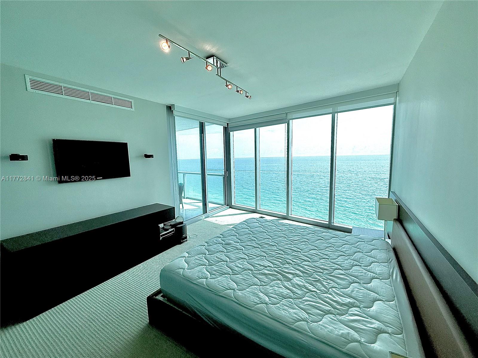 JADE BEACH SUNNY ISLES - Residential