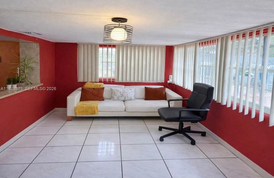 Incredible investment opportunity in a well-located multi-family property!
This fiveplex features 5 separate units, making it ideal for steady rental income.

?? Unit Breakdown:

4 units: 1 bed / 1 bath

1 unit: 3 beds / 1 bath

?? Total: 7 bedrooms | 5 bathrooms
?? Excellent rental income potential
?? Prime location for long-term tenants
?? Great fit for investors or owner-occupiers