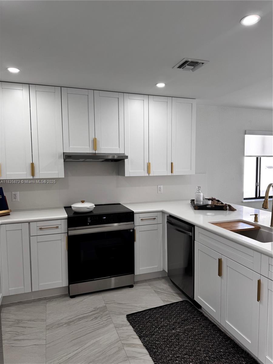 500 NW 7th Ct