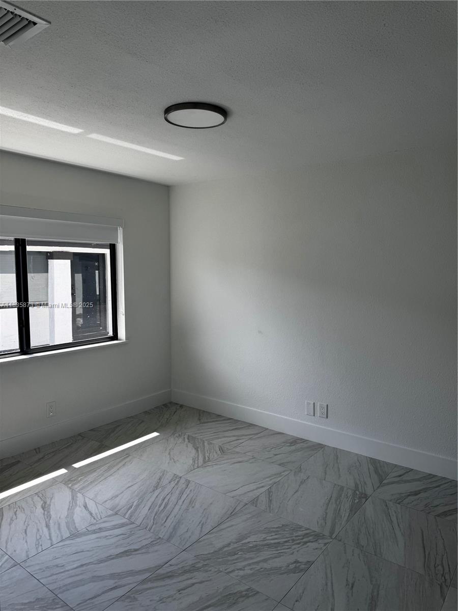500 NW 7th Ct