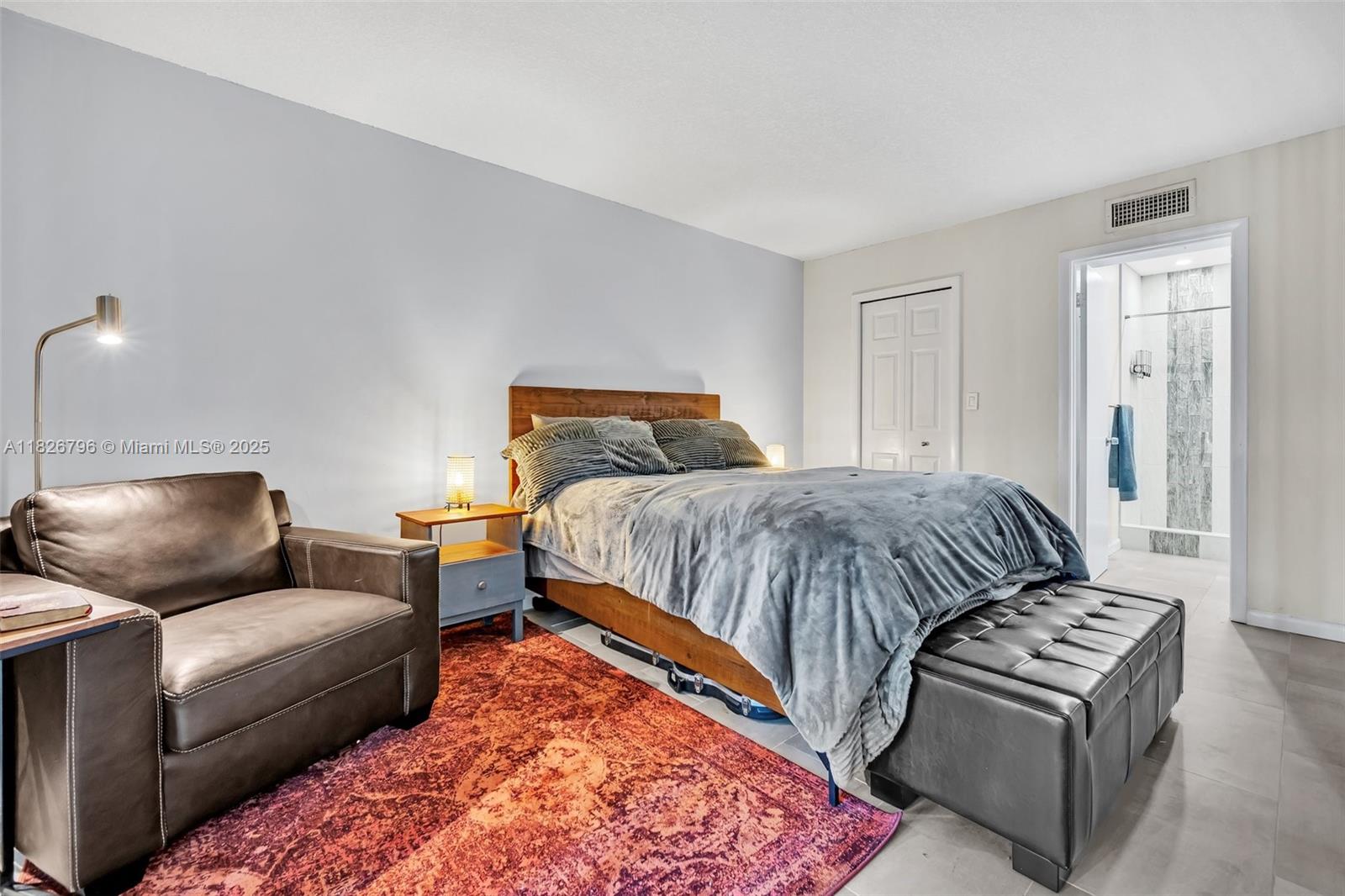 BUILDING EIGHT OF RACQUET - Residential