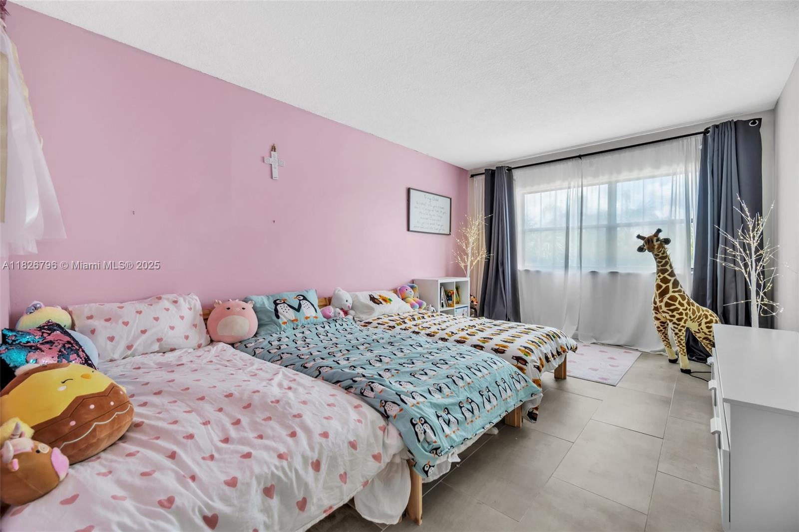 BUILDING EIGHT OF RACQUET - Residential