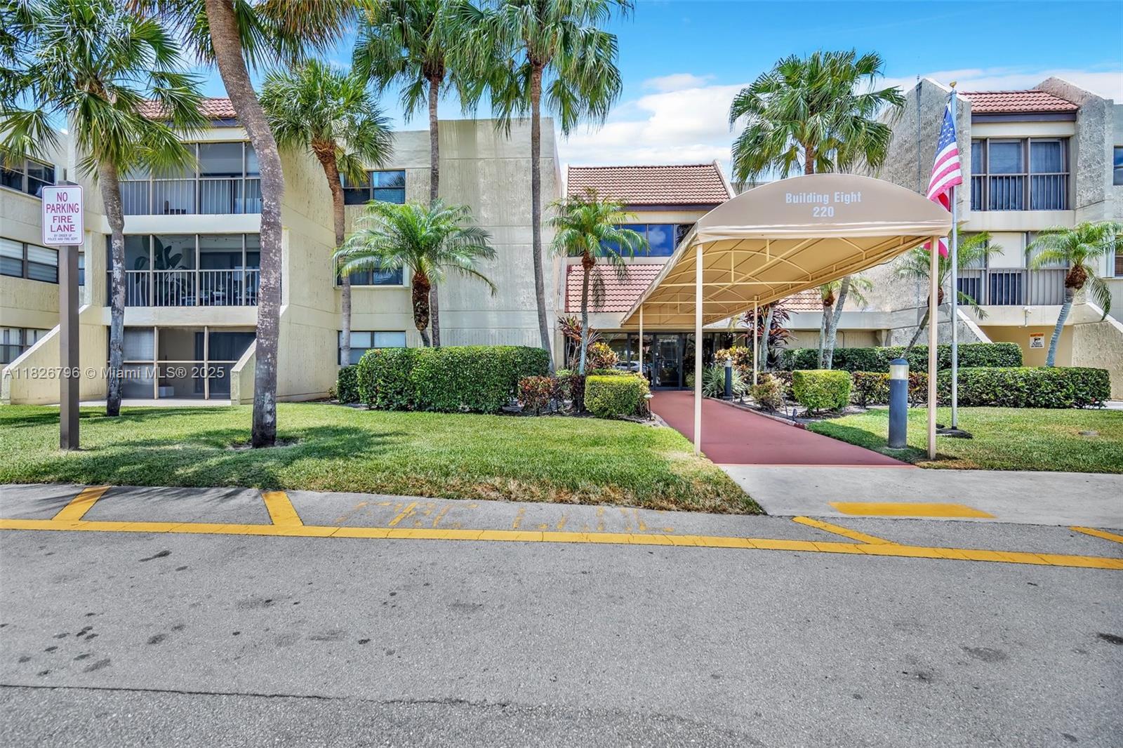 BUILDING EIGHT OF RACQUET - Residential