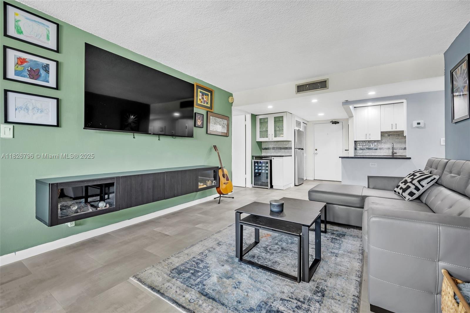 220 Lakeview Dr 308