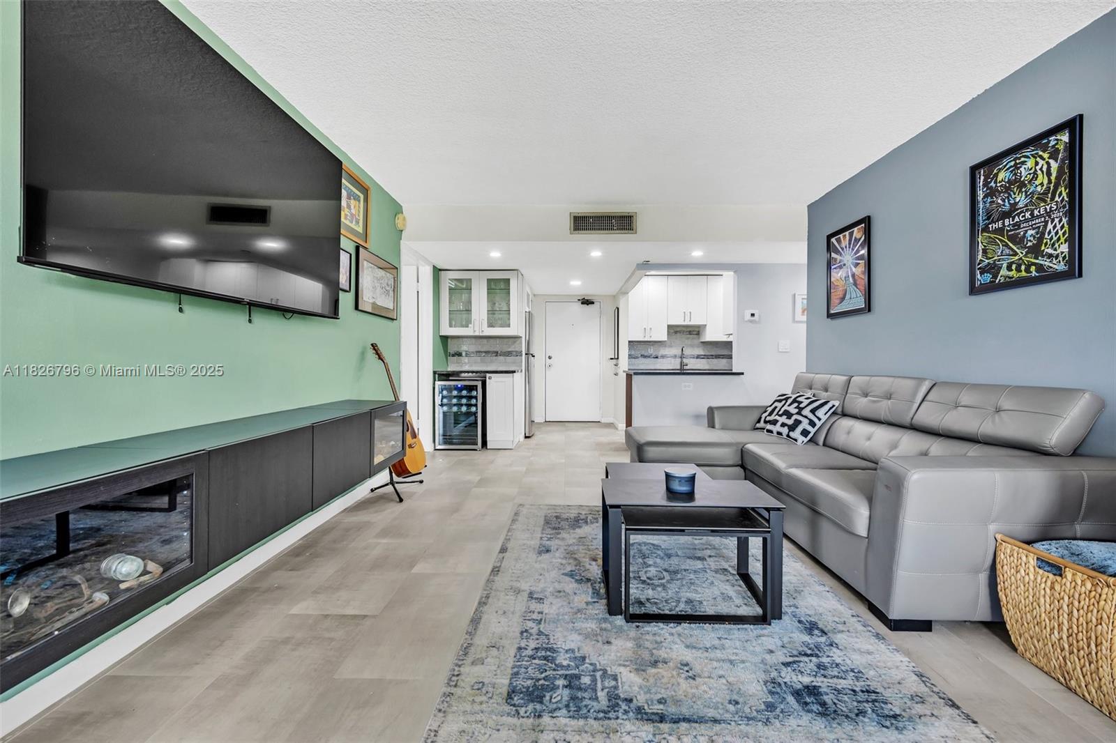 220 Lakeview Dr 308